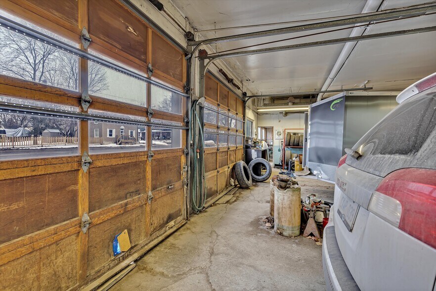 More Photos Of 73 King St E, Kawartha Lakes Auto Repair For Sale