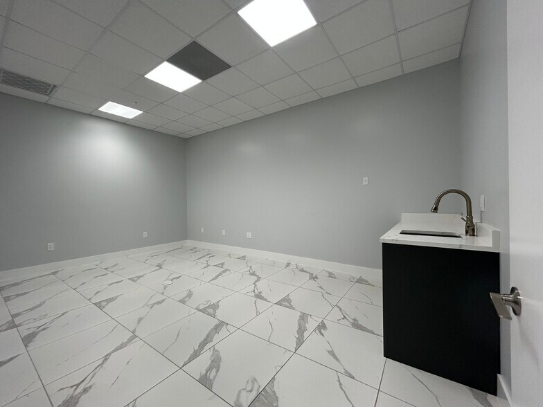 More Photos Of 22904 Lyden Dr, Estero Medical For Lease