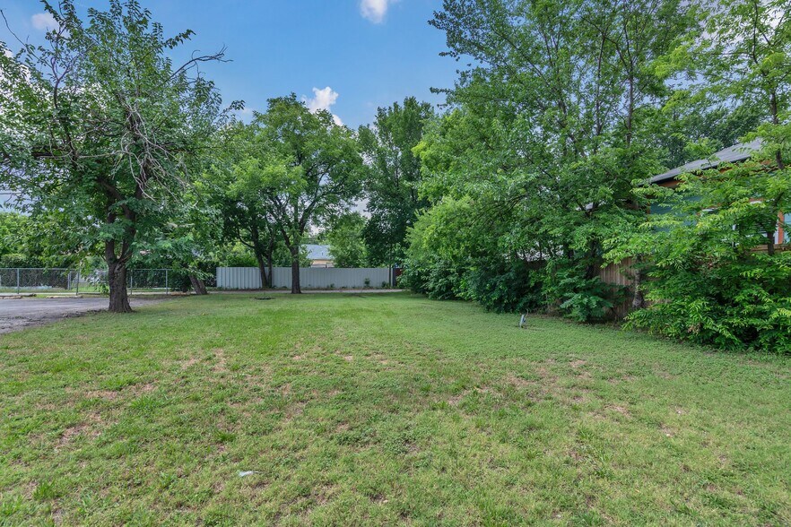 More Photos Of 412 W 12th St, Dallas Land For Sale