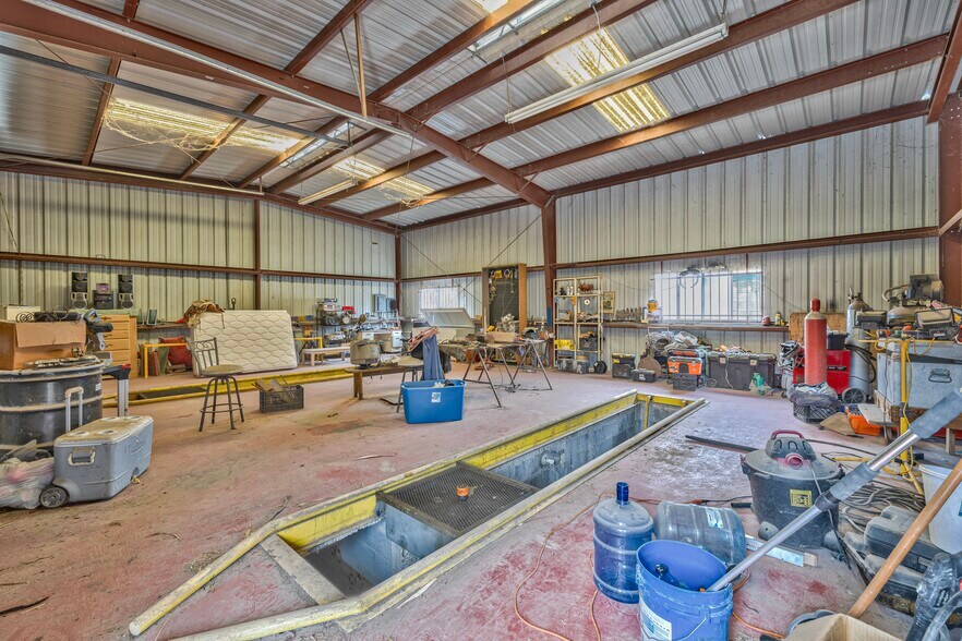 More Photos Of 27 S Eagle Ave, Roma Auto Repair For Sale