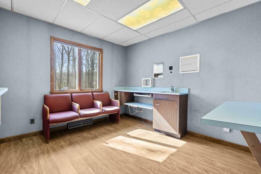 More Photos Of 921 Boston Tpke, Bolton Medical For Lease