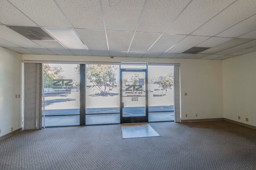 More Photos Of 1615 W Texas St, Fairfield Office Residential For Lease