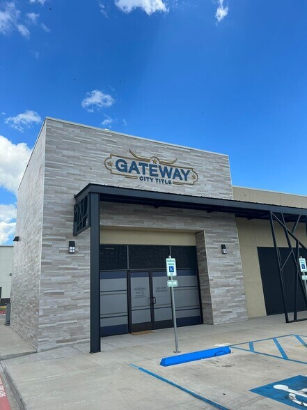More Photos Of 2324 Jacaman Rd, Laredo Storefront Retail Office For Lease