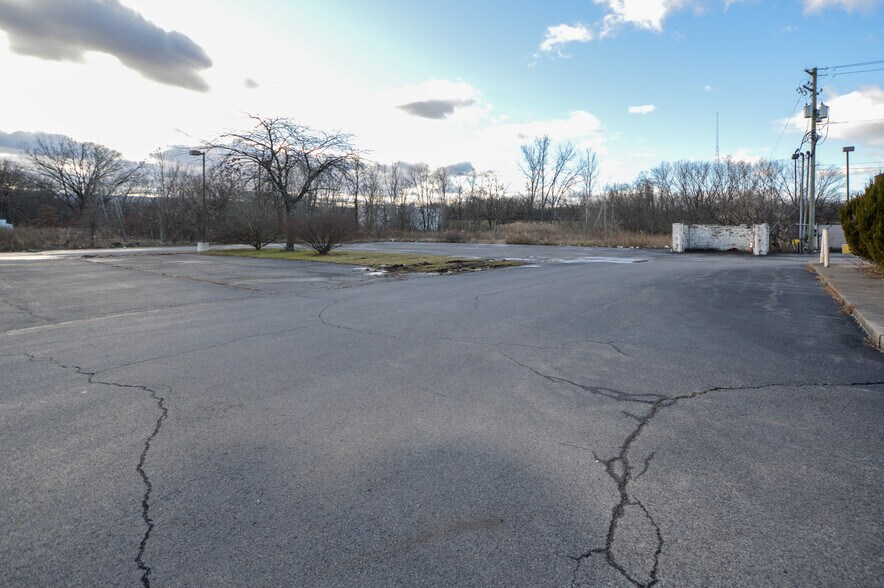 More Photos Of 59 S Wyoming Ave, Edwardsville Freestanding For Lease