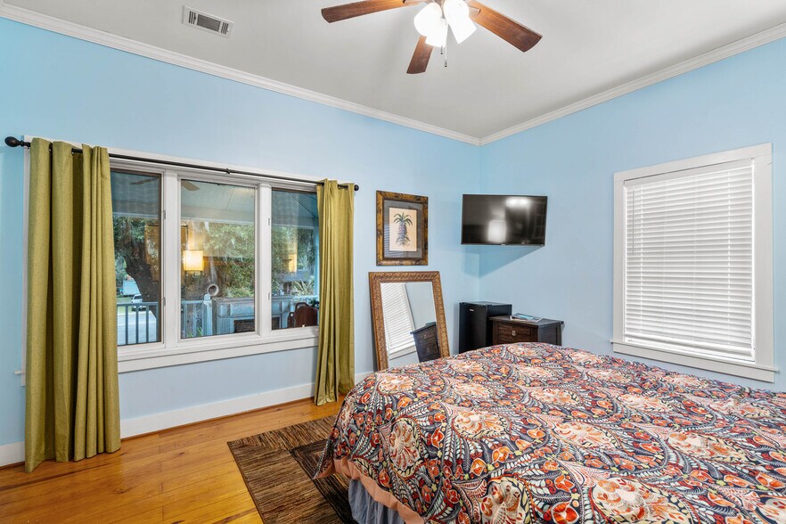 More Photos Of 925 10th St, Port Royal Restaurant For Sale