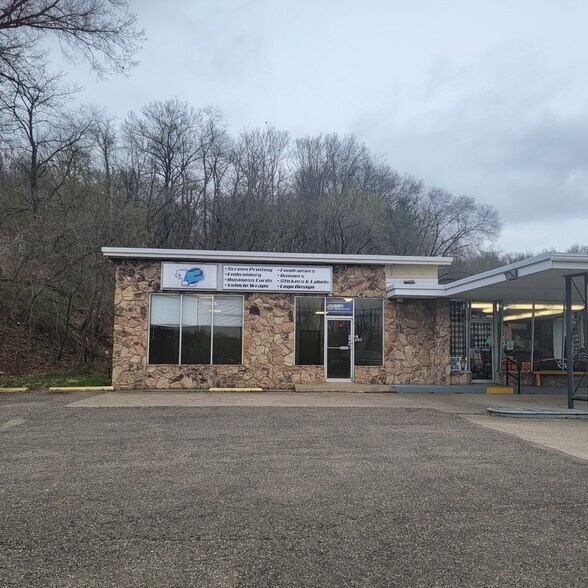 Primary Photo Of 2325 E Wheeling Ave, Cambridge Office For Lease