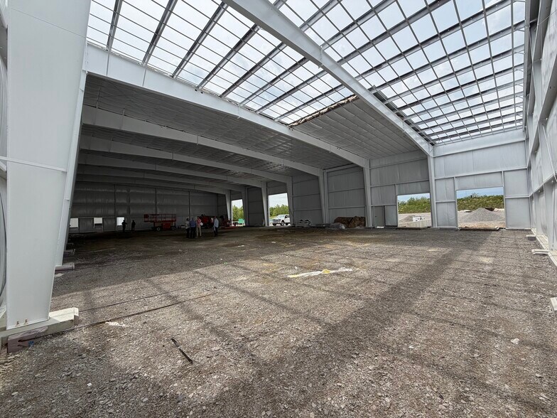 More Photos Of 9381 Seward Rd, Fairfield Warehouse For Lease