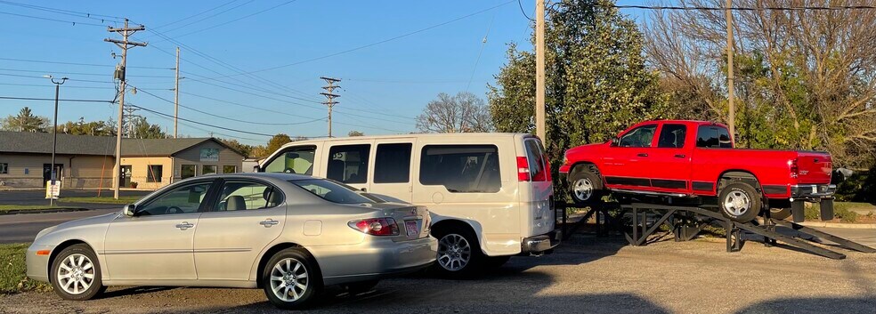 More Photos Of 10 E Veterans Memorial Hwy, Kasson Showroom For Sale