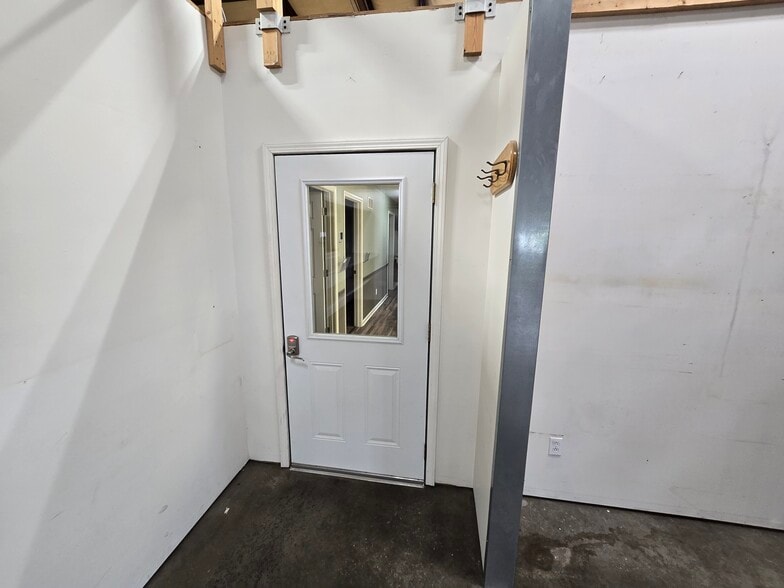 More Photos Of 151 Independence Dr, Union Flex For Sale