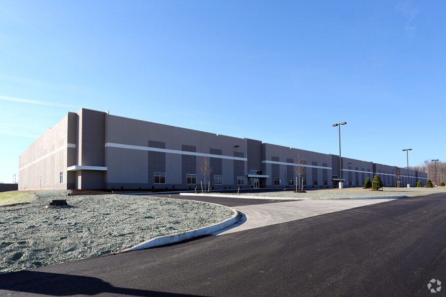 More Photos Of 8794 Independence Pky, Twinsburg Warehouse For Lease