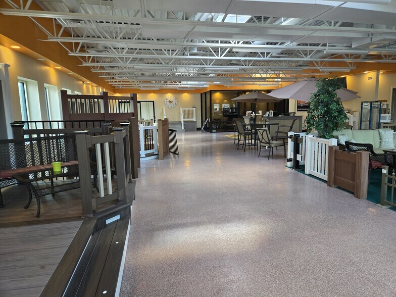 More Photos Of 5575 Transit Rd, Amherst General Retail For Sale
