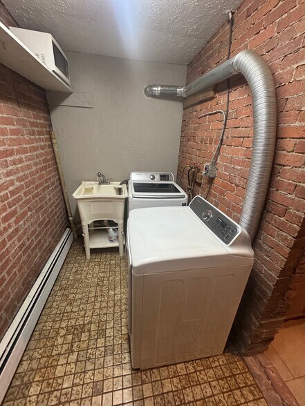 More Photos Of 452-454 Pearl St, Buffalo Storefront Retail Residential For Sale