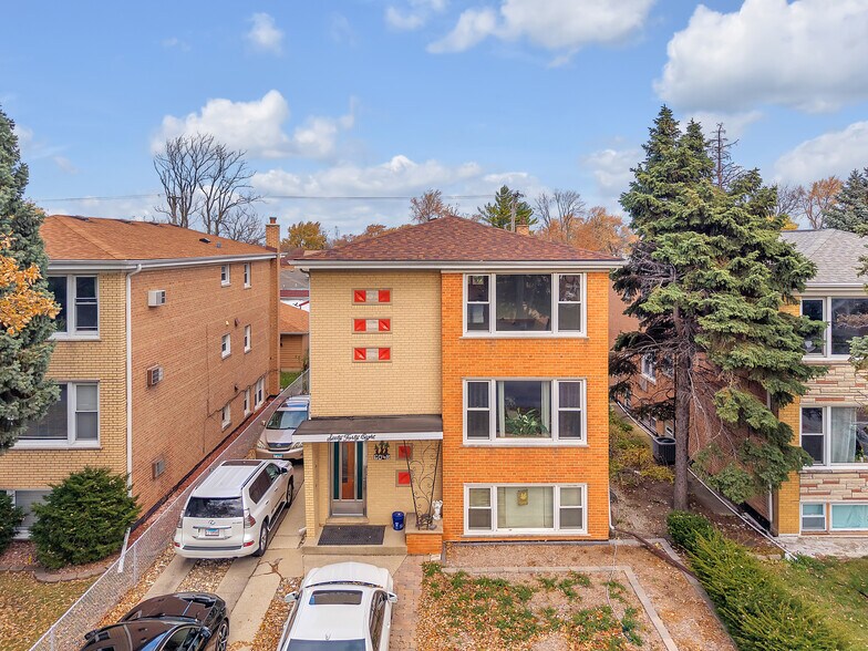 More Photos Of 6048 W 79th St, Burbank Multifamily For Sale