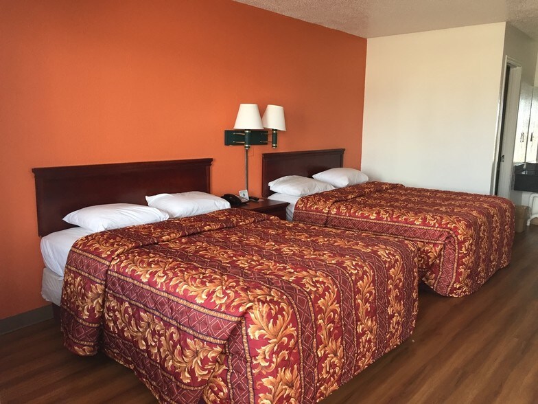 More Photos Of 2001 North Bishop Avenue, Rolla Hotel For Sale