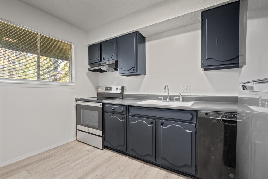 More Photos Of 341 E Loula St, Olathe Apartments For Sale