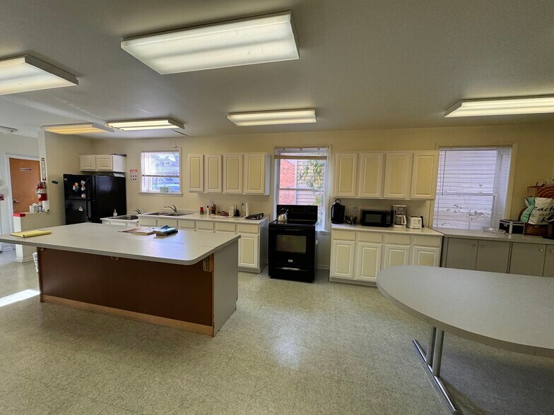 More Photos Of 518 Hegeman St, Schenectady Office For Sale