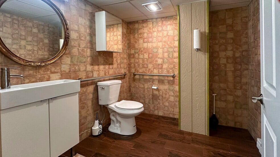 More Photos Of 14 Maple St, Terryville Office For Lease