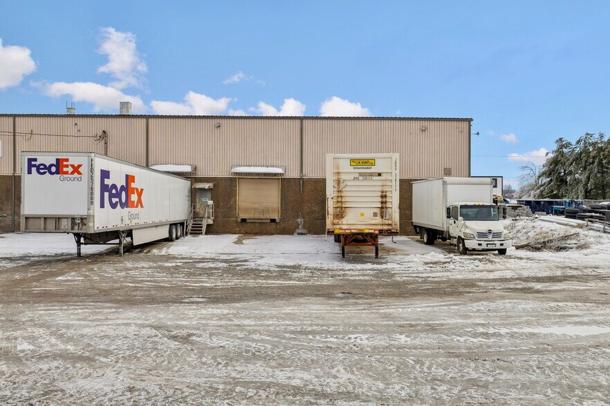 More Photos Of 411 Industrial Dr, White House Manufacturing For Lease