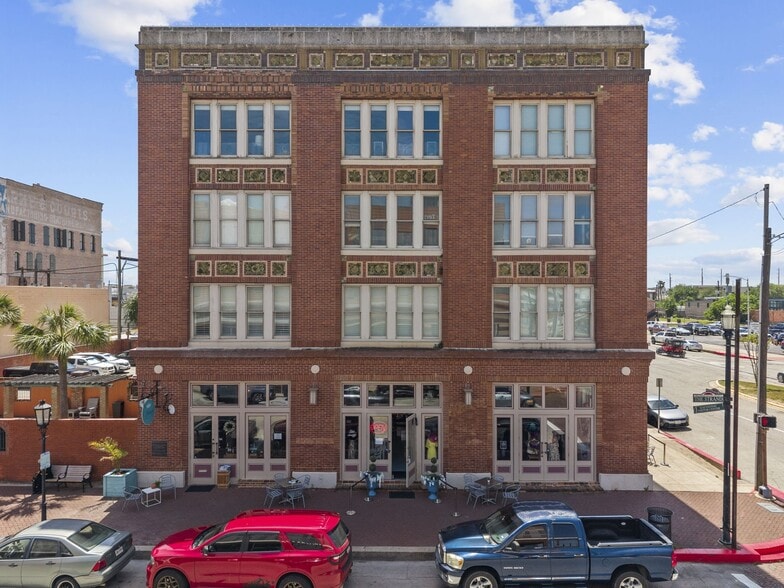 More Photos Of 202 25th St, Galveston Restaurant For Sale