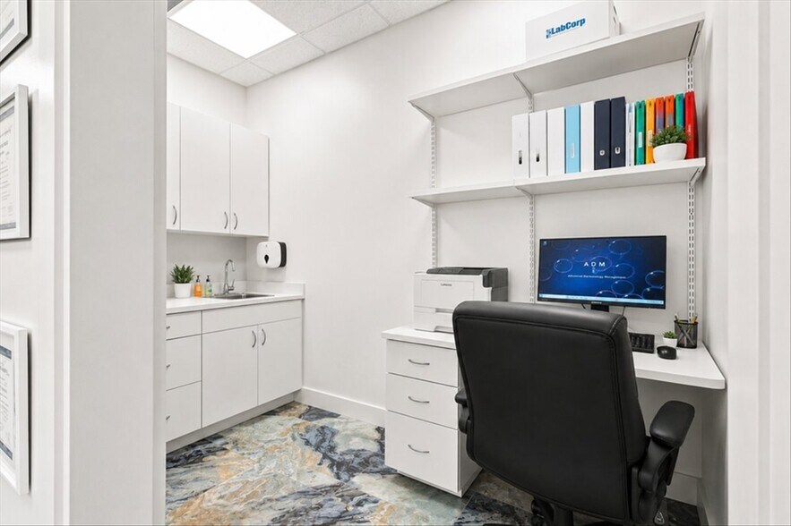 More Photos Of 2920-2950 NE 207th St, Aventura Unknown For Lease