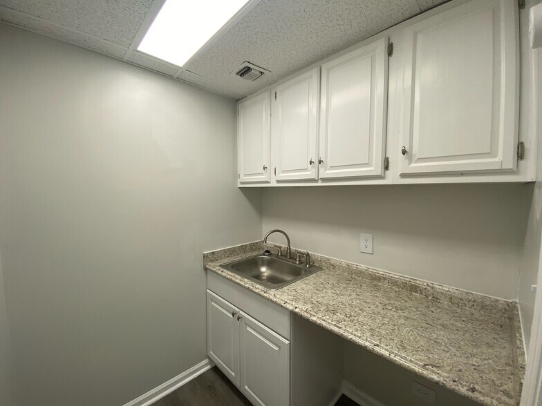 More Photos Of 123 Kingston Dr, Chapel Hill Loft Creative Space For Lease
