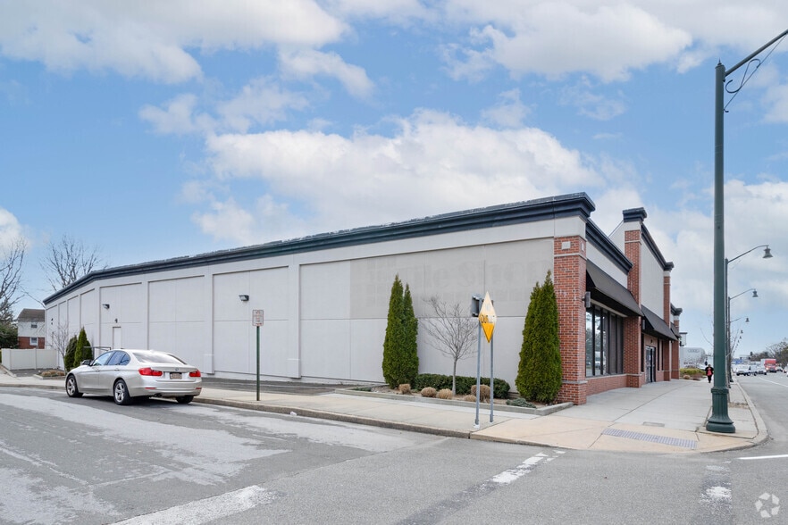 More Photos Of 831-839 Sunrise Hwy, Lynbrook Freestanding For Lease