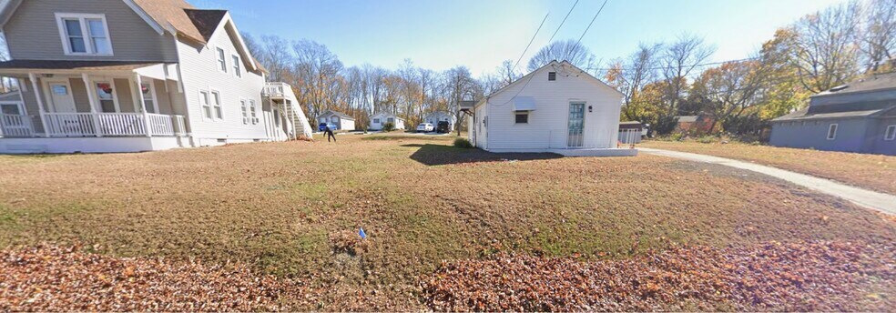 Primary Photo Of 68 Black Point Rd, Niantic Apartments For Sale
