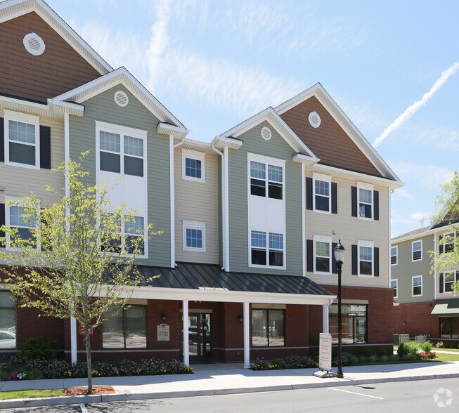 More Photos Of 700 Wincoram Way, Coram Apartments For Lease