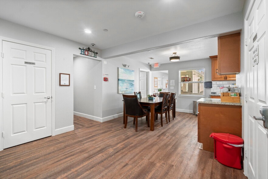 More Photos Of 1930 River Falls Dr, Kingwood Assisted Living For Sale