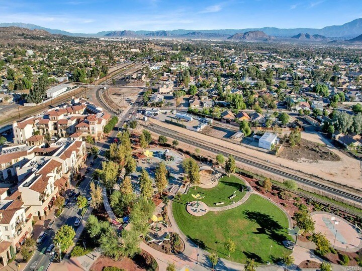 More Photos Of 114 E 11th St, Perris Restaurant For Sale