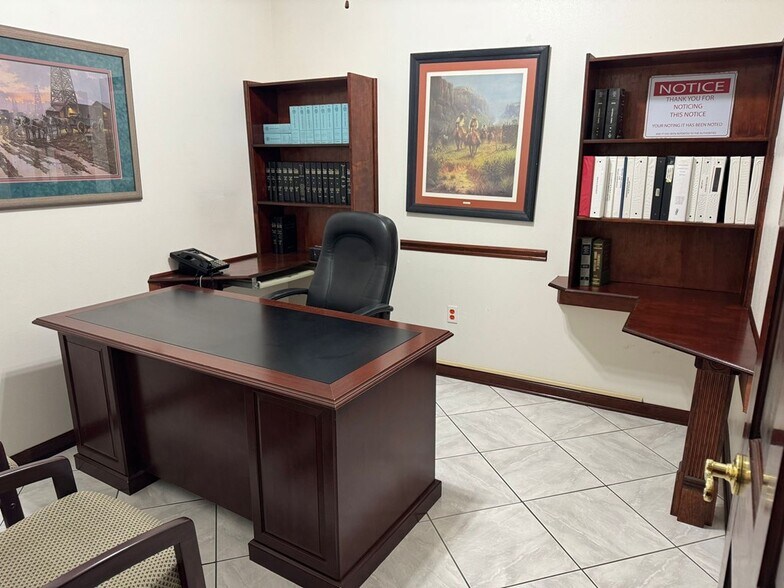 More Photos Of 505 Quarry St, Eagle Pass Office For Sale