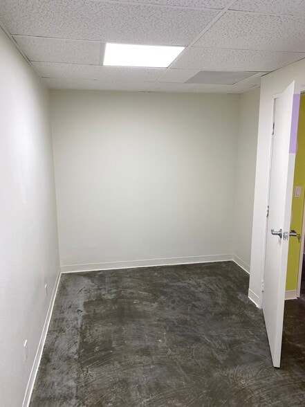 More Photos Of 27071 Cabot Rd, Laguna Hills Showroom For Lease