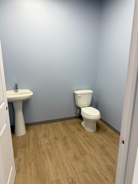 More Photos Of 4518 N Main St, Baytown Medical For Lease