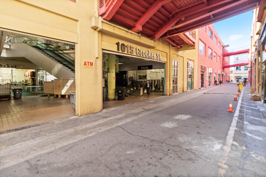 More Photos Of 1015 Crocker St, Los Angeles Storefront For Lease