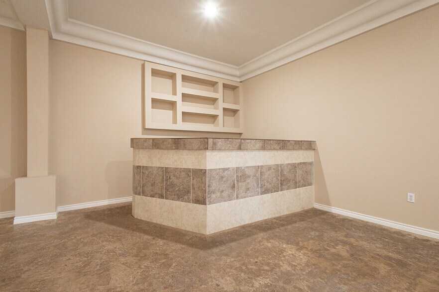 More Photos Of 13644 David Dr, El Paso Showroom For Lease