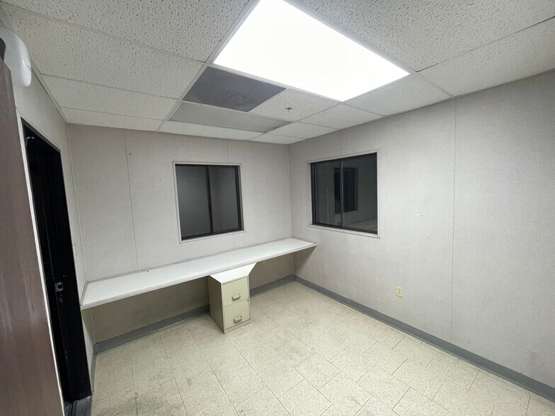 More Photos Of 4917 Bailey Loop, Mcclellan Airplane Hangar For Lease