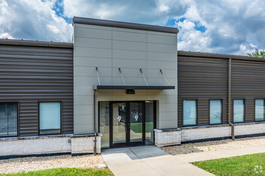 More Photos Of 200 Business Center Dr, Pittsburgh Research And Development For Sale