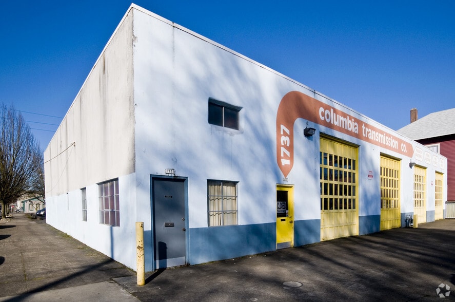 More Photos Of 1737 SE 12th Ave, Portland Service For Sale