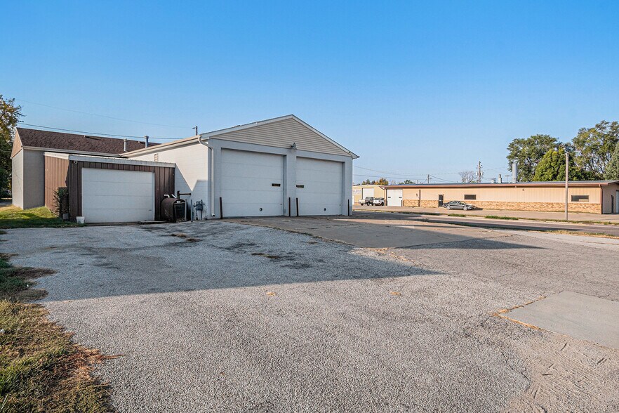 More Photos Of 1023 N 16th St, Council Bluffs Auto Repair For Sale