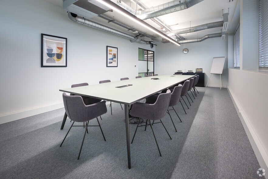 More Photos Of Charles Sq, Bracknell Coworking Space