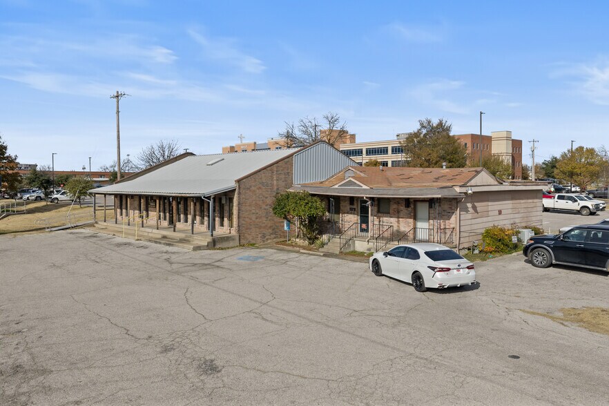 More Photos Of 715 12th Ave NW, Ardmore Medical For Sale