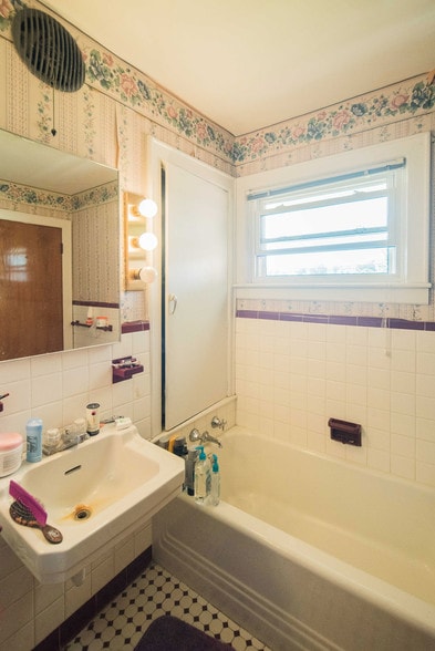 More Photos Of 225 Sturgis Rd, Marion Hotel For Sale