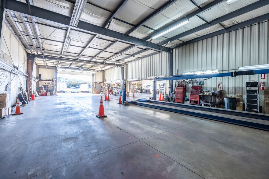 More Photos Of 85 Goodway Dr, Rochester Warehouse For Sale
