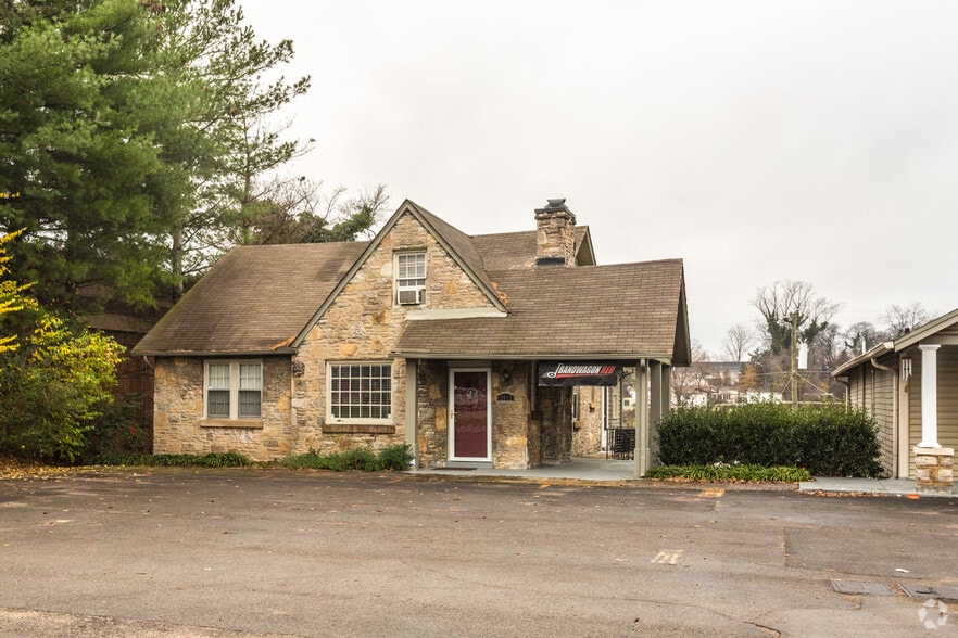 More Photos Of 2613 Westwood Dr, Nashville Office For Lease