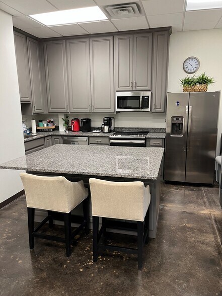 More Photos Of 1241 W Green Oaks Blvd, Arlington Coworking Space