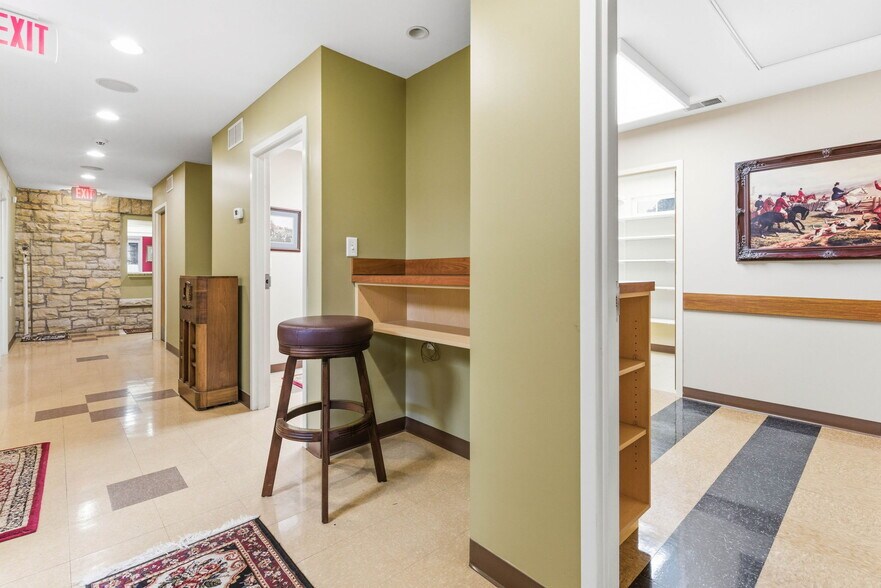 More Photos Of 3208 College Dr, Louisville Office For Sale