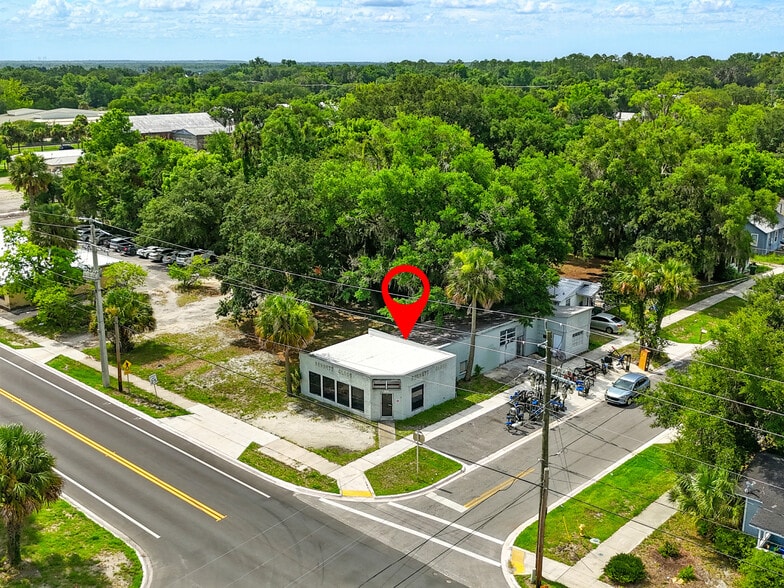 Primary Photo Of 1321 St Johns Ave, Palatka Service For Sale