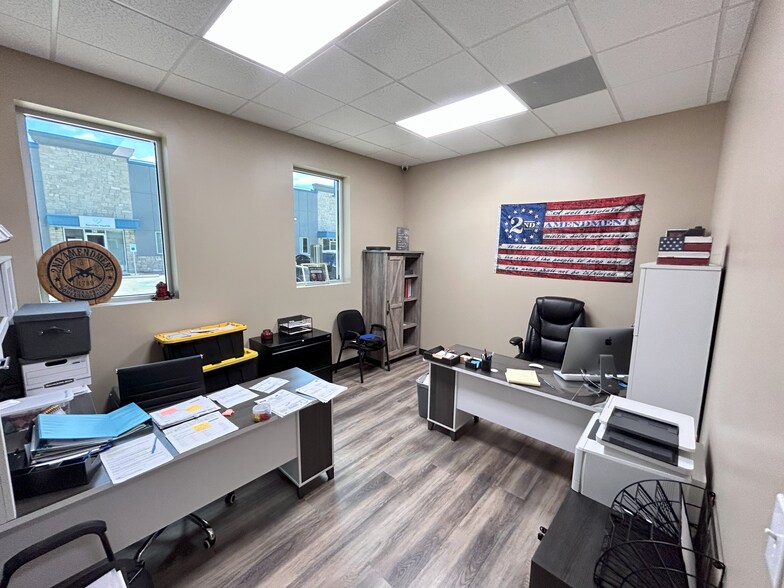 More Photos Of 27905 Commercial Park Rd, Tomball Warehouse For Lease