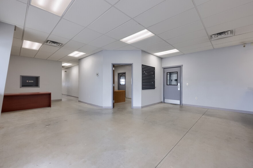 More Photos Of 608 Fairview Rd, Manheim Specialty For Lease