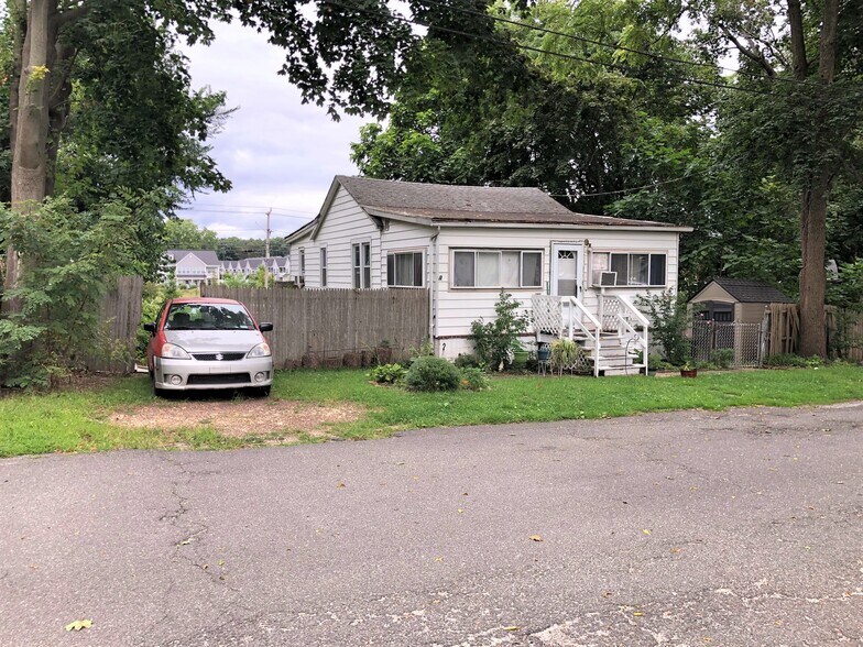 More Photos Of 111 Wyona Ave, Selden Specialty For Sale